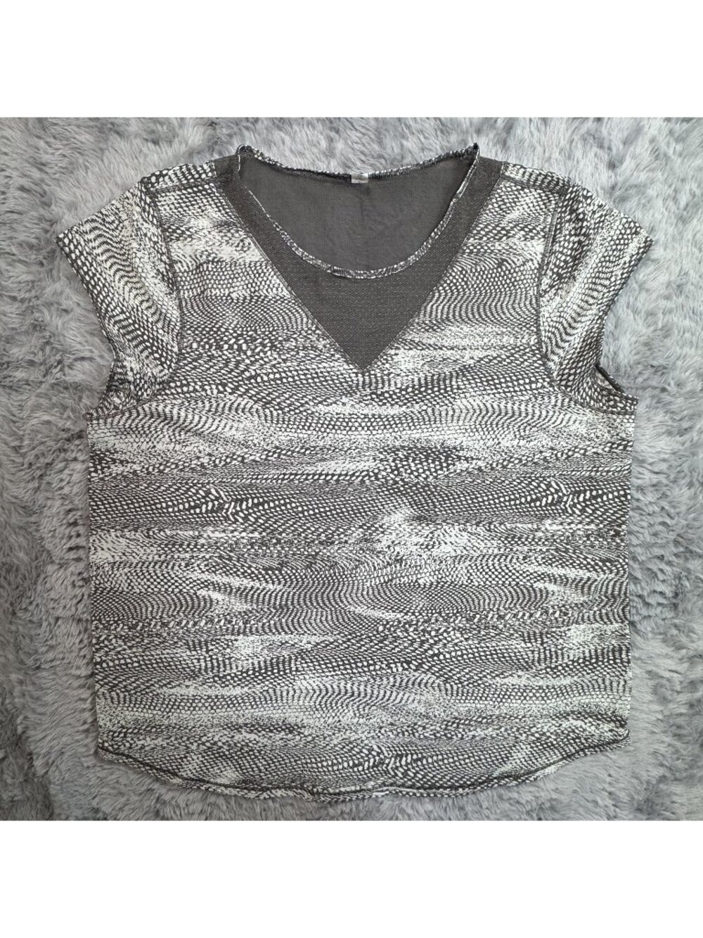 Lululemon Womens 12 For The Run Short Sleeve Top Swerve Vapor Metal Gray Black